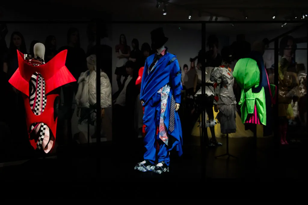 LOOKS, LOOKS, LOOKS: Royal Academy of Fine Arts Antwerp के डिज़ाइनरों की अगली पीढ़ी — मुख्य छवि