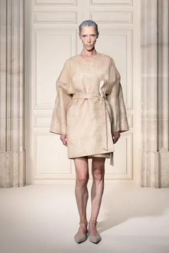 VIKTOR & ROLF कूचर: एक सिल्हूट का दोहरा जीवन — रूप 2