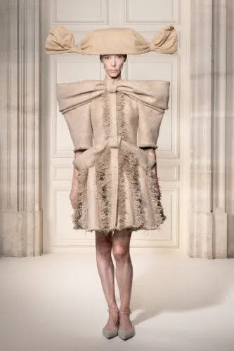 VIKTOR & ROLF कूचर: एक सिल्हूट का दोहरा जीवन — रूप 10