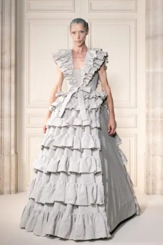 VIKTOR & ROLF कूचर: एक सिल्हूट का दोहरा जीवन — रूप 16