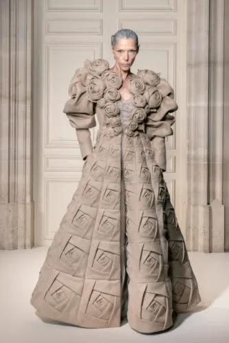 VIKTOR & ROLF कूचर: एक सिल्हूट का दोहरा जीवन — रूप 22